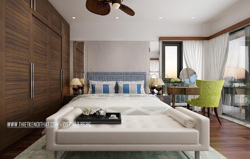 Giường ngủ bọc nệm đầu giường sử dụng sắc xanh dương trẻ trung mang lại ánh nhìn độc đáo cho không gian phòng ngủ vợ chồng. Thiết kế phòng ngủ nhà phố